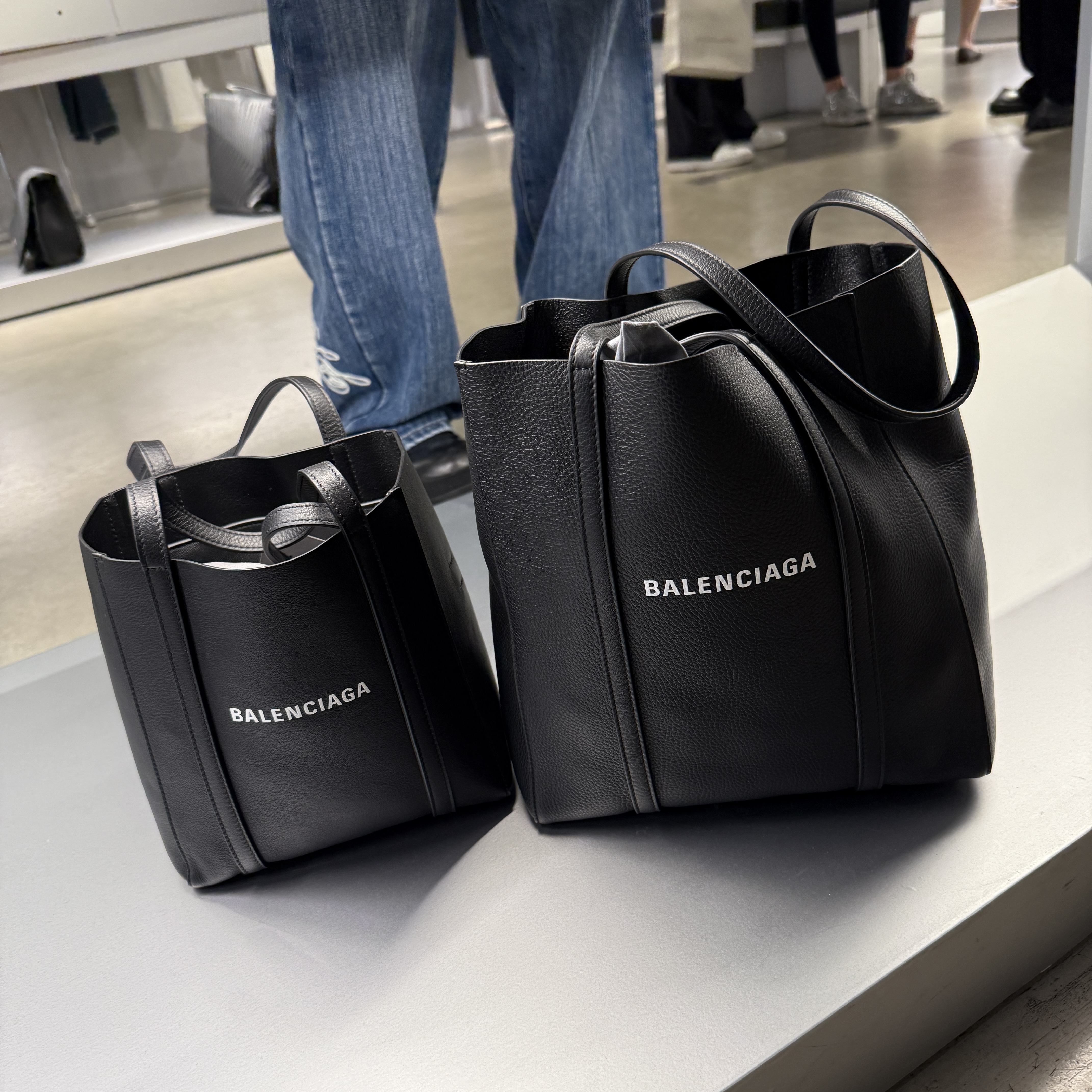 Balenciaga Everyday smooth calf XS tote bag black 551810