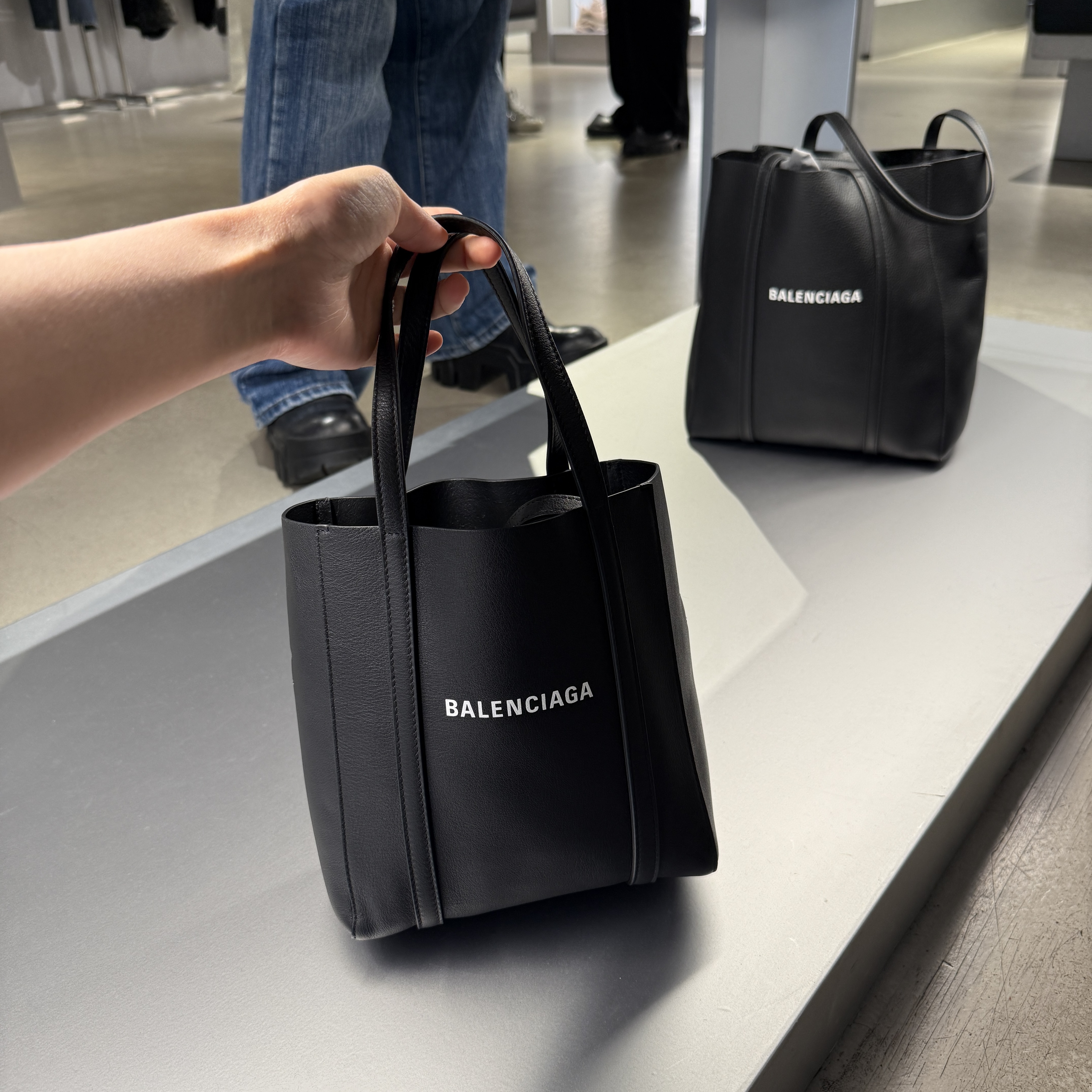 Balenciaga Everyday smooth calf XXS tote bag black 551815