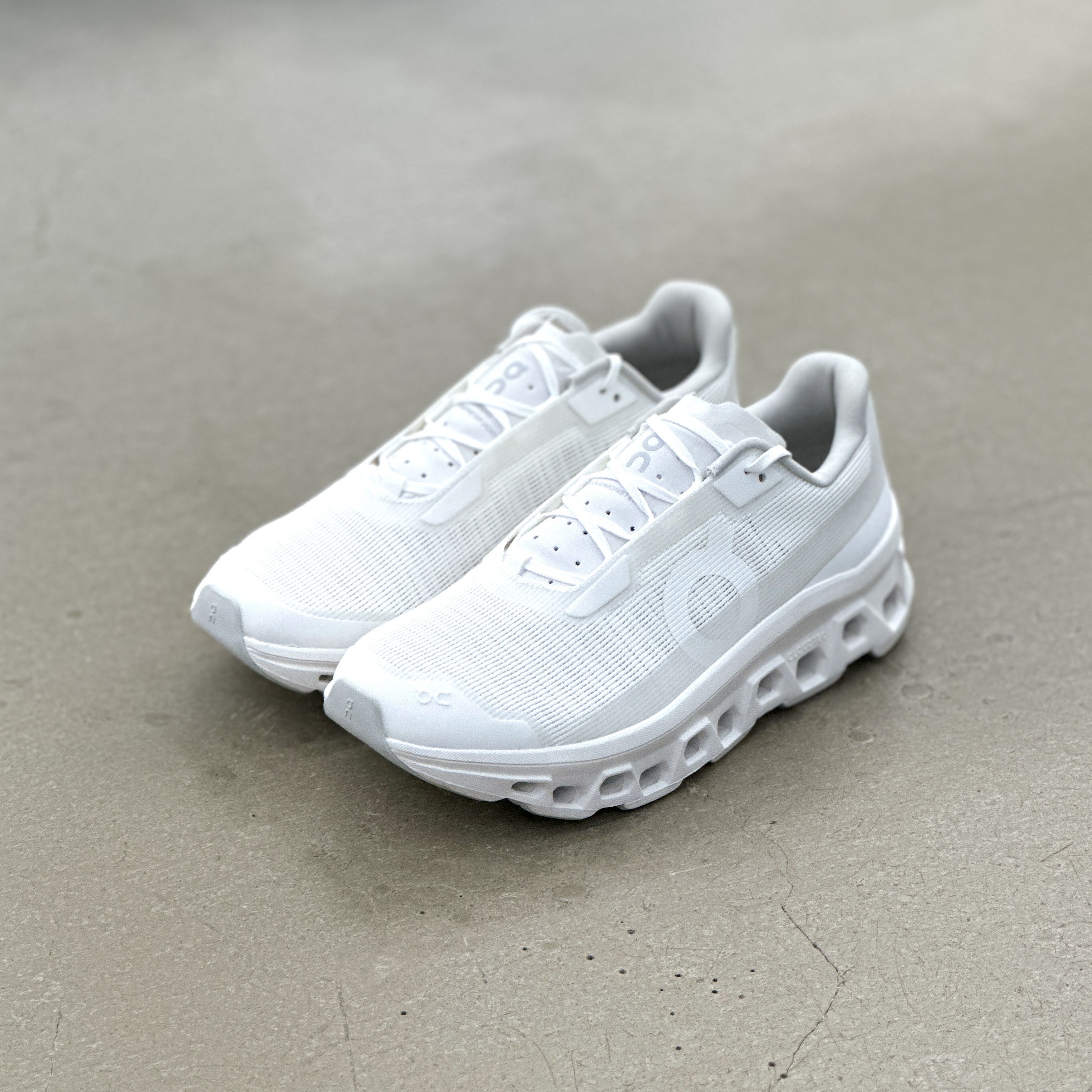 ON Cloudmonster Void White l 10671200