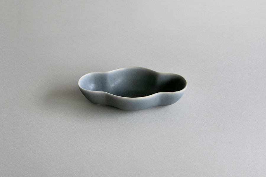 yumiko iihoshi porcelain - pattern D12 煙灰