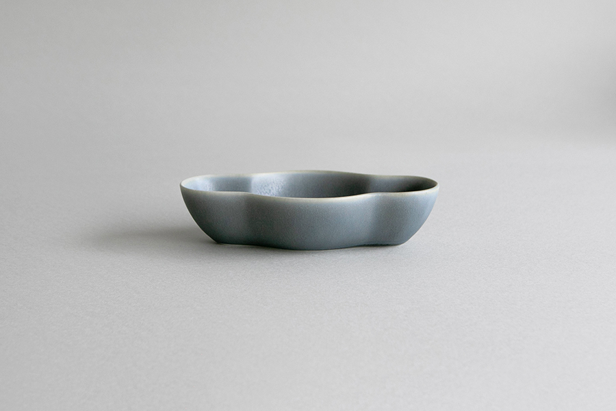 yumiko iihoshi porcelain - pattern D12 煙灰