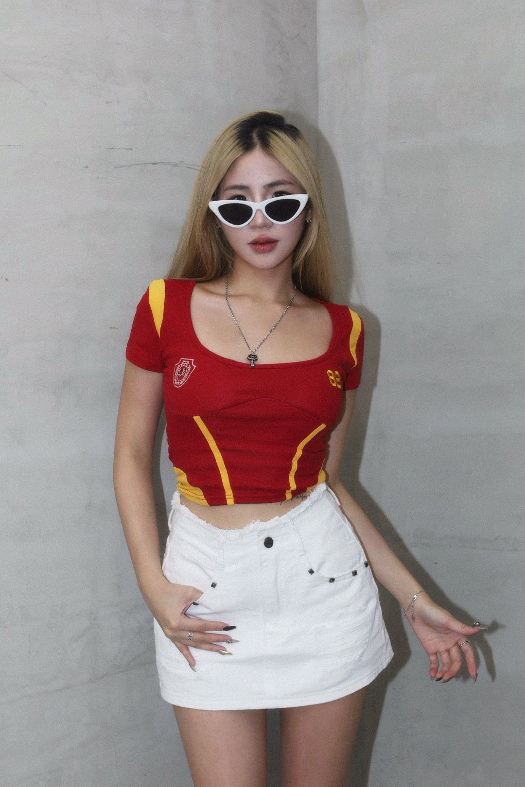 運動風拼接短版上衣