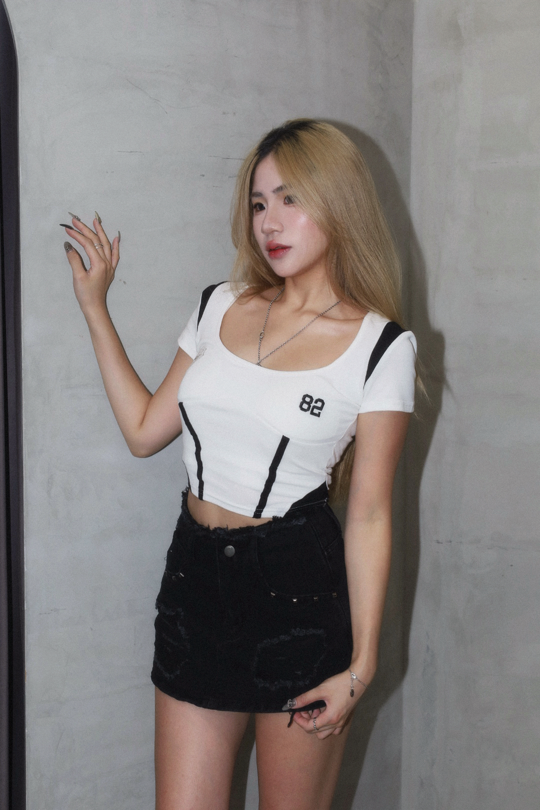 運動風拼接短版上衣