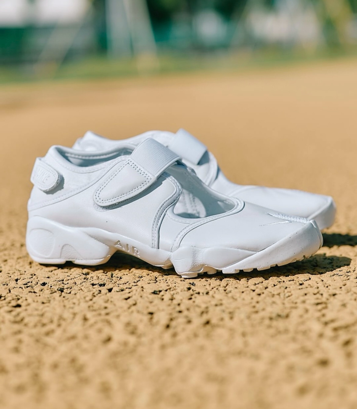 女鞋 NIKE W AIR RIFT 白色 小勾 緩震 透氣 魔鬼氈 忍者鞋 分趾鞋【HM5737-100】