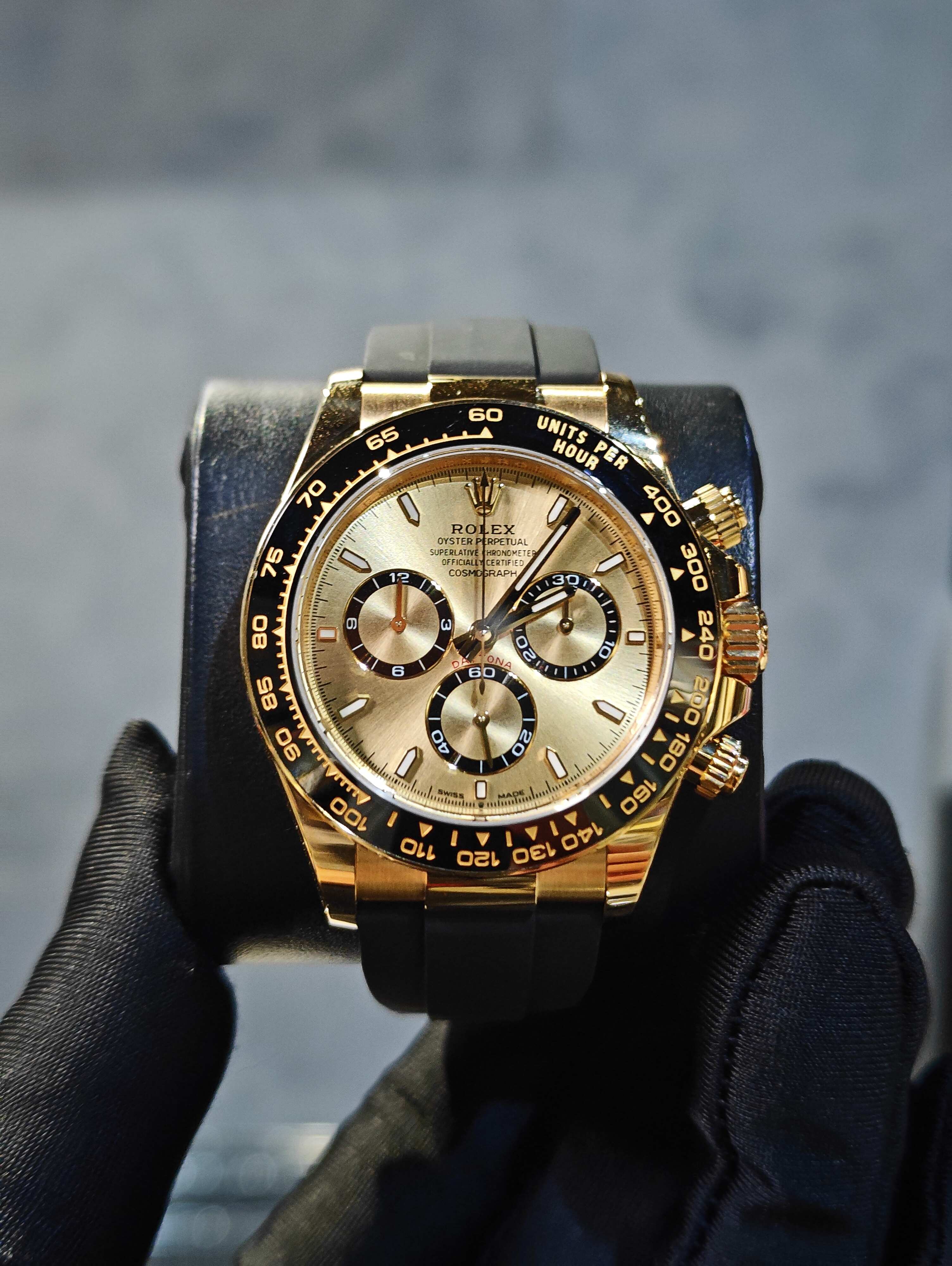 BRAND NEW ROLEX 126518ln 126518 OYSTER PERPETUAL COSMOGRAPH DAYTONA YELLOW GOLD CHAMAGNE DIAL ITH RUBBER STRAP 40MM