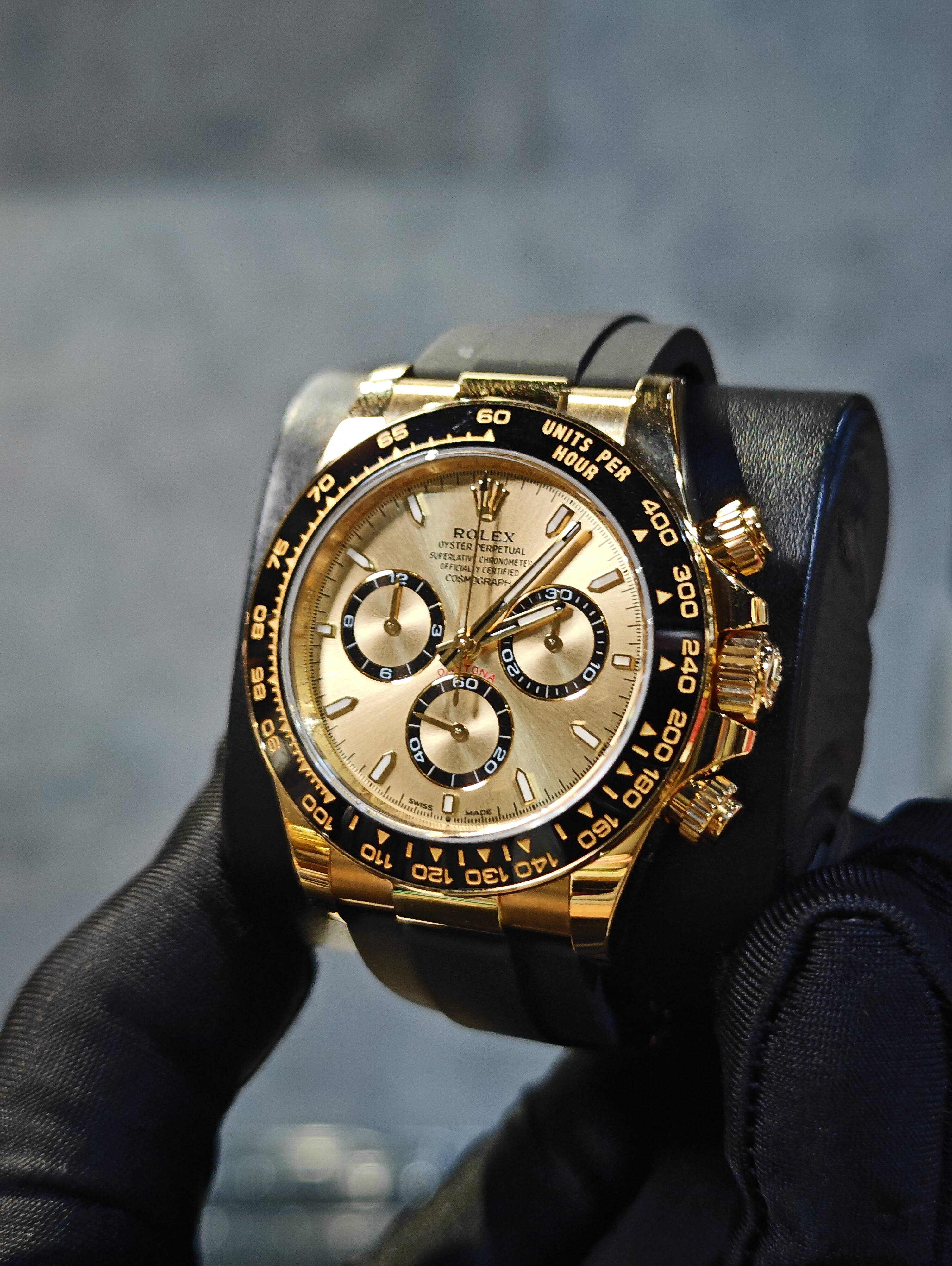 BRAND NEW ROLEX 126518ln 126518 OYSTER PERPETUAL COSMOGRAPH DAYTONA YELLOW GOLD CHAMAGNE DIAL ITH RUBBER STRAP 40MM