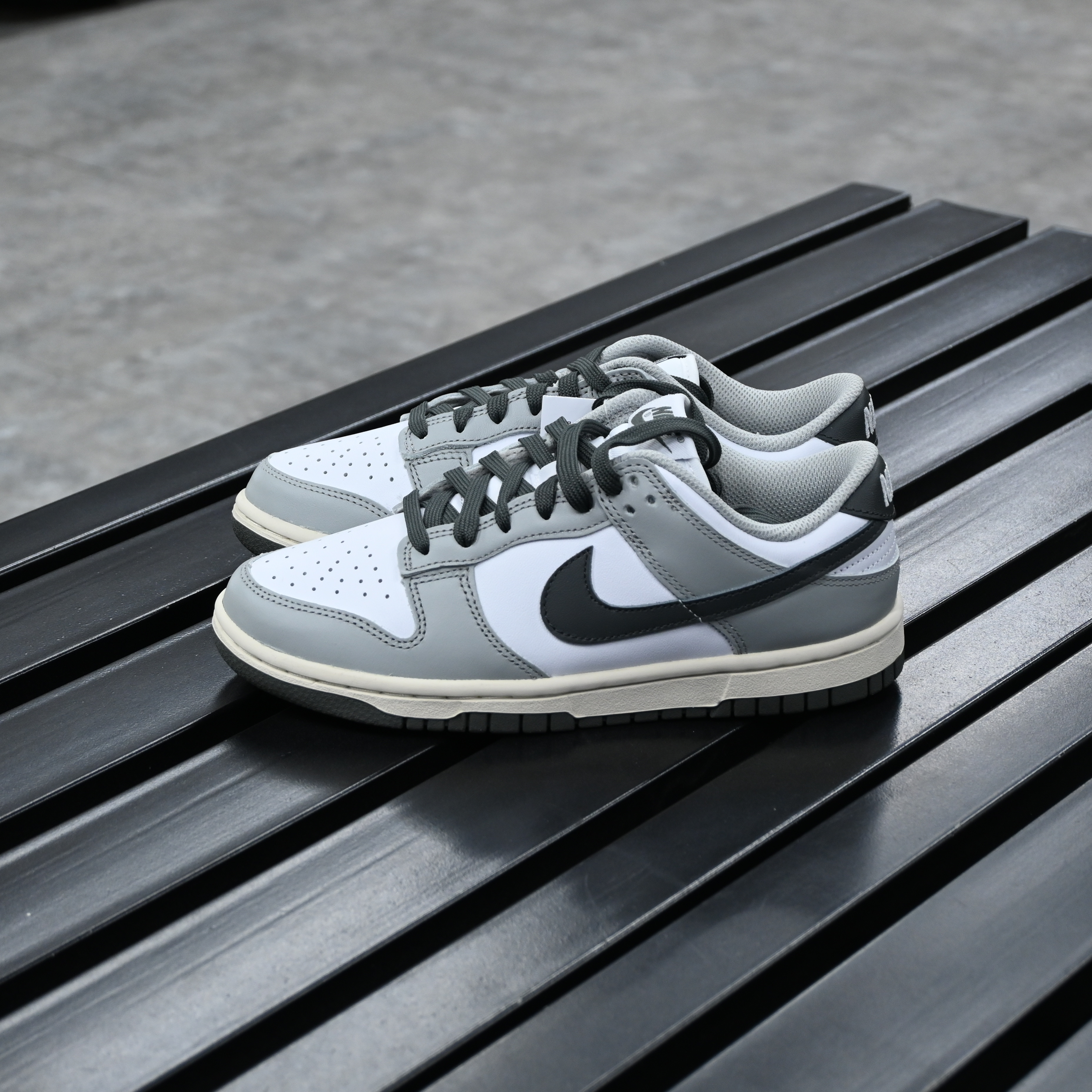 Nike Wmns Dunk Low Light Smoke Grey DD1503-117
