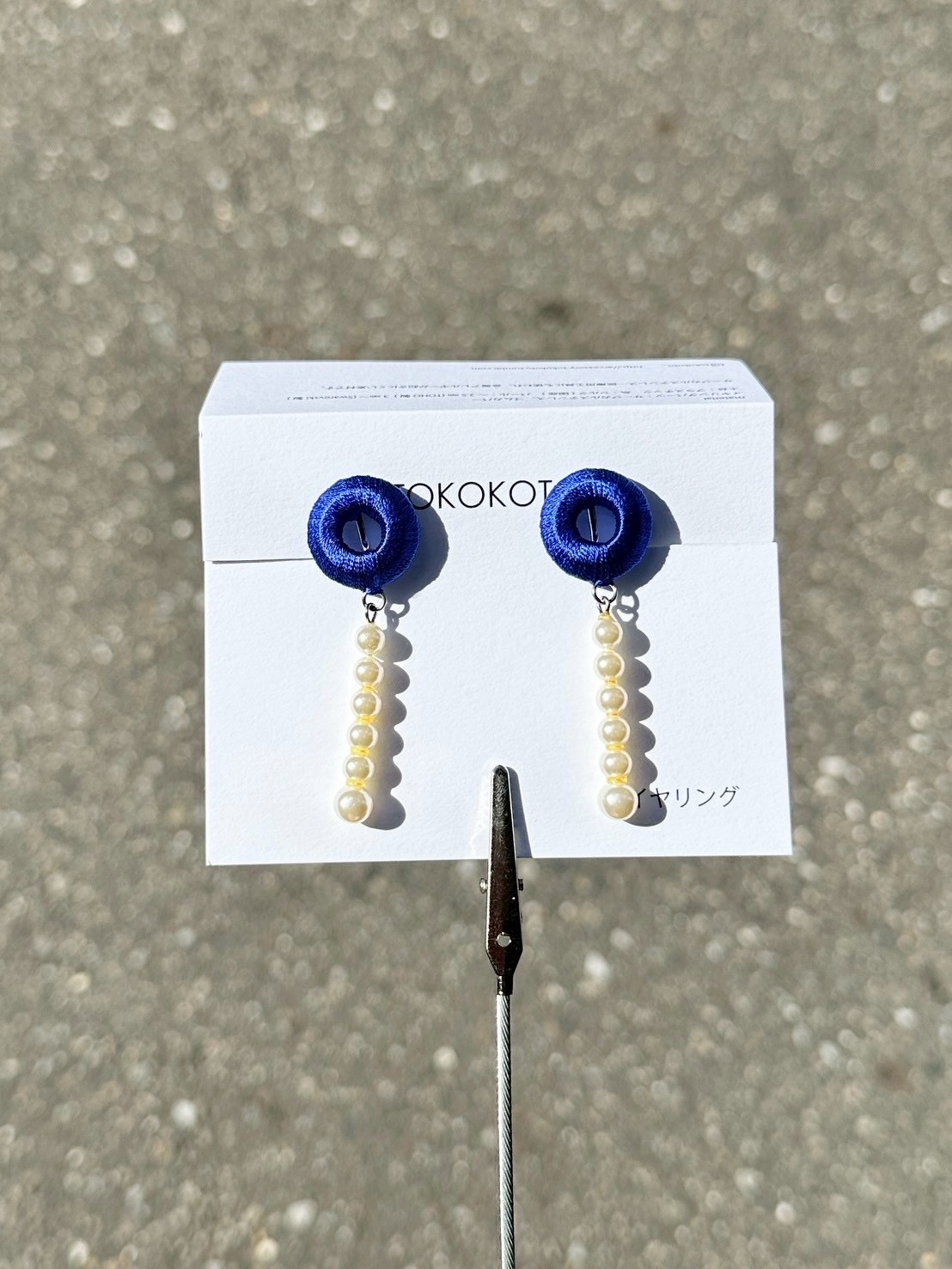 [TOKOKOTO] 刺繡圓環搖擺珍珠耳環 | 紺 | 耳夾 | NO.147