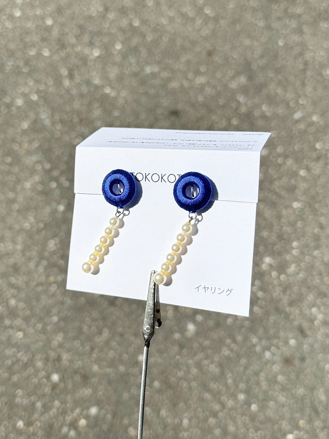 [TOKOKOTO] 刺繡圓環搖擺珍珠耳環 | 紺 | 耳夾 | NO.147