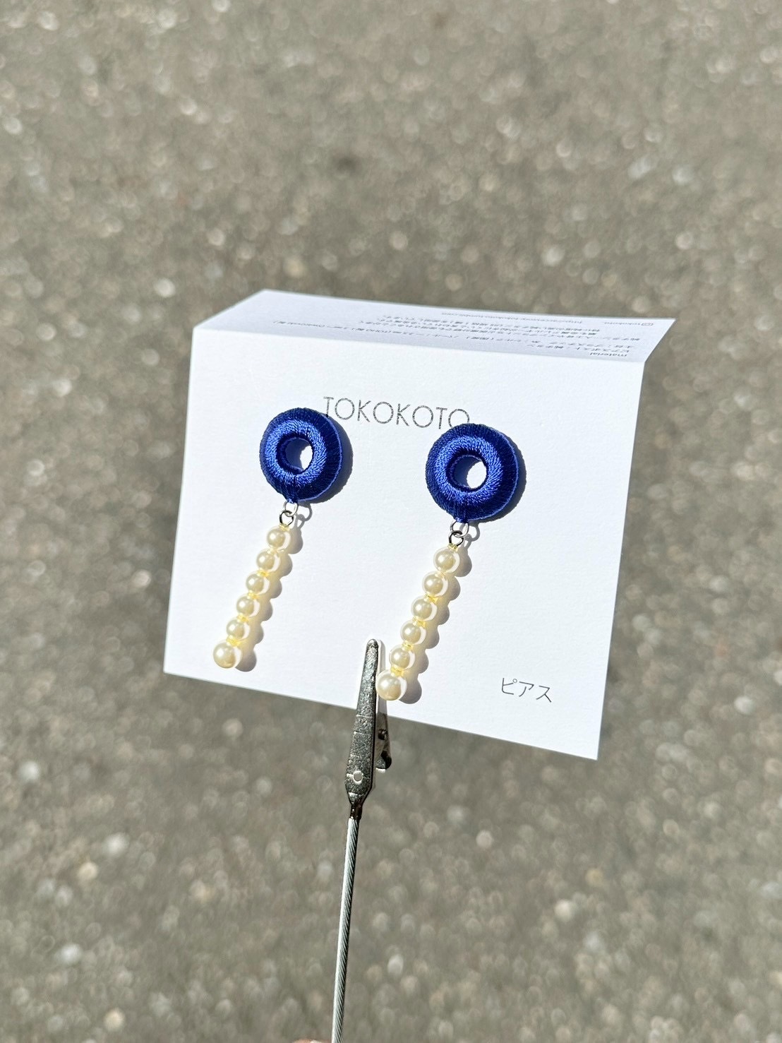 [TOKOKOTO] 刺繡圓環搖擺珍珠耳環 | 紺 | 耳針 | NO.151