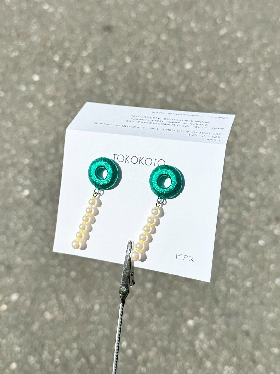 [TOKOKOTO] 刺繡圓環搖擺珍珠耳環 | 綠色 | 耳針 | NO.152
