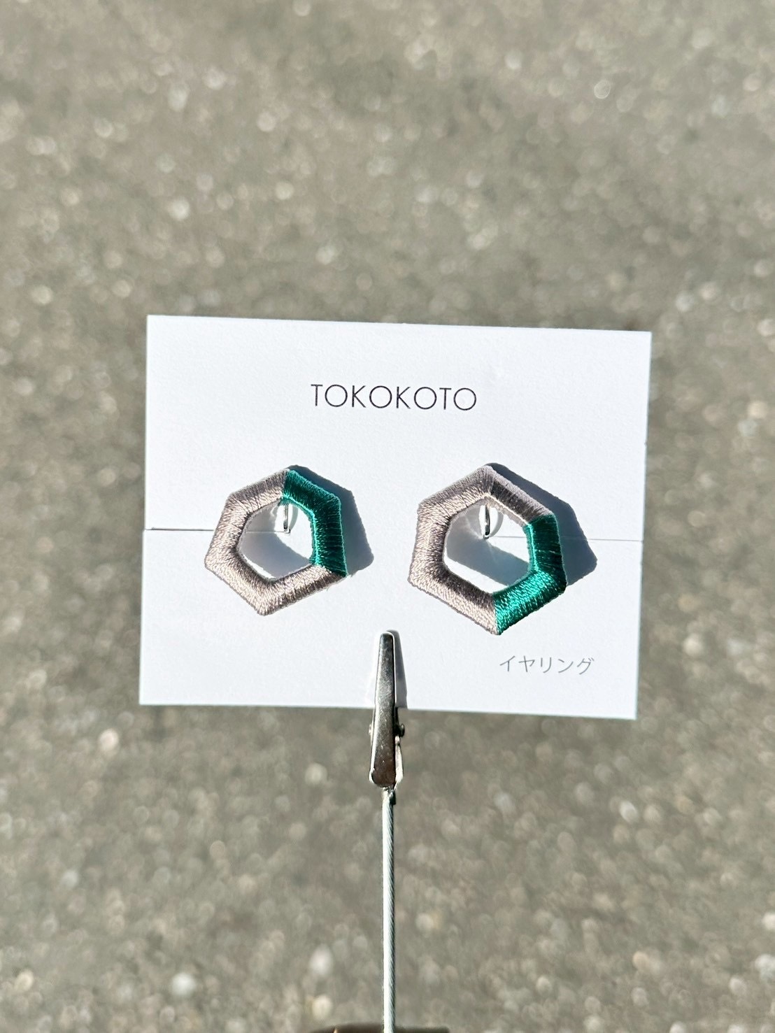[TOKOKOTO] 刺繡多邊形雙色耳環 | 煙灰x深綠 | 耳夾 | NO.161