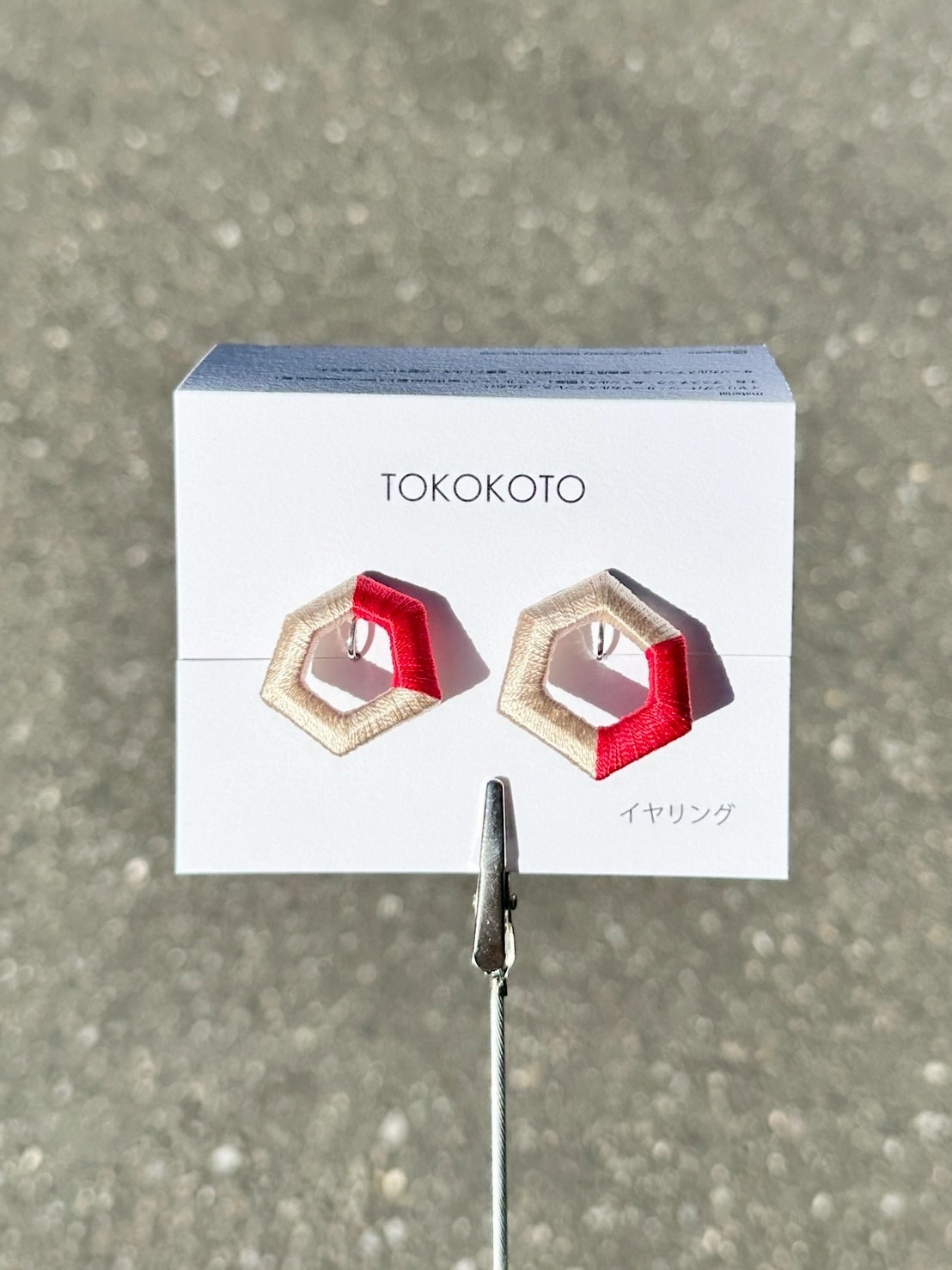 [TOKOKOTO] 刺繡多邊形雙色耳環 | 亞麻x紅色 | 耳夾 | NO.162
