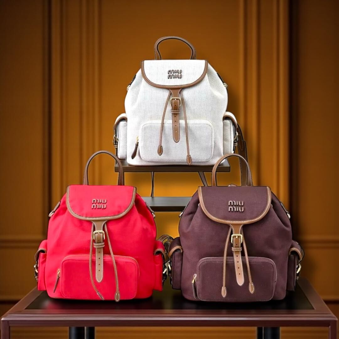 🎒 MIU MIU 學院風雙肩包