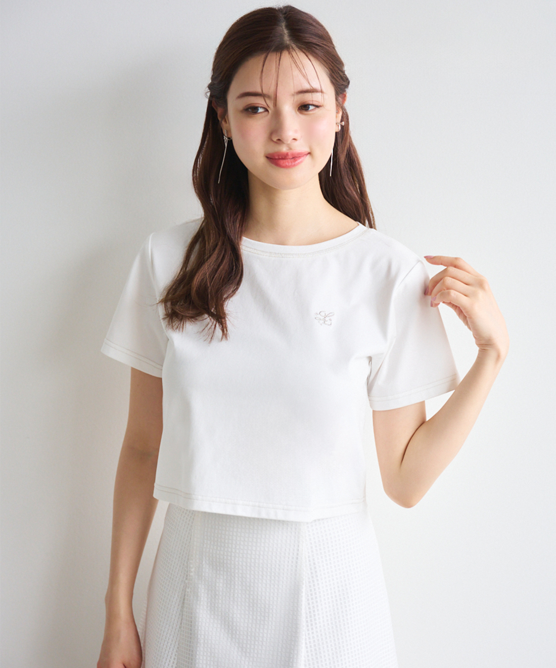 [預購] LILLIAN CARAT 閃亮刺繡短版T恤