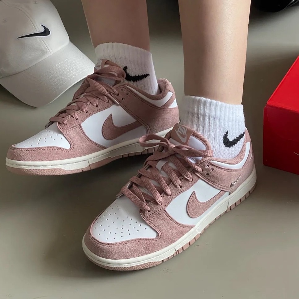 NIKE DUNK 乾燥玫瑰 灰粉 奶油底 麂皮 金屬小勾 女鞋 IB4417-102 / 調貨