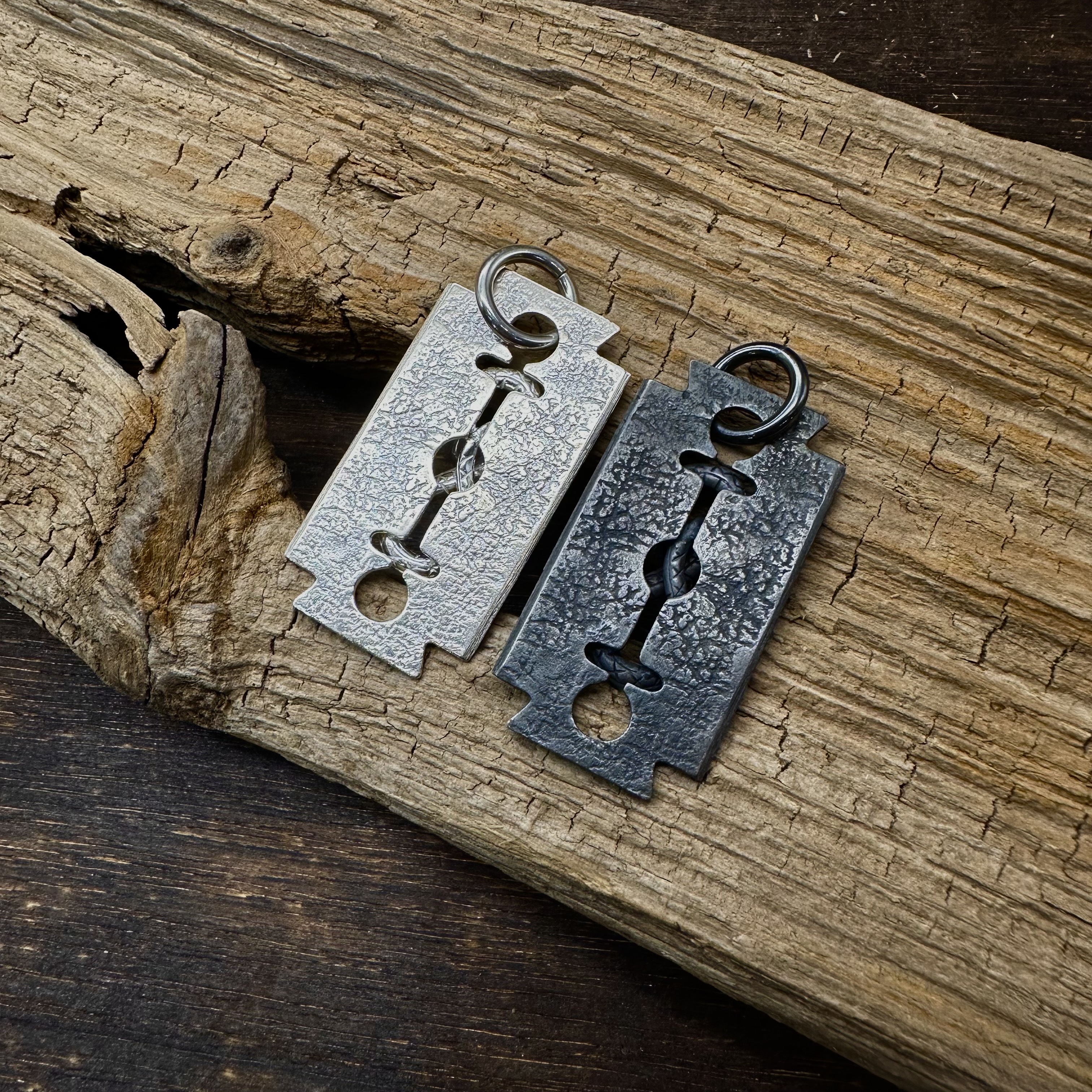 *Black Venom Jewelry- Freedom & Prayer *純銀蛇刀片吊墜