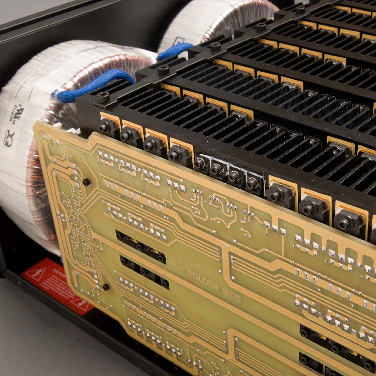 Outlaw Model 7900 7 聲道後級擴音機