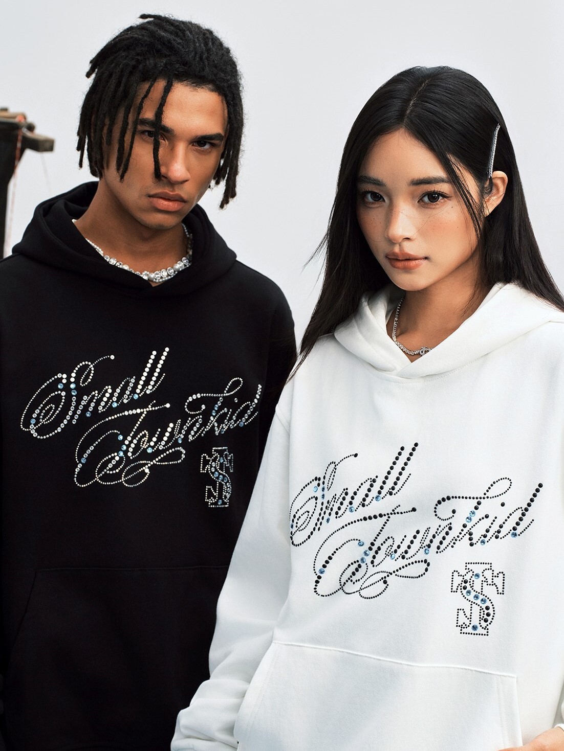 STK SmallTownKid 貼鑽字體Logo 帽T