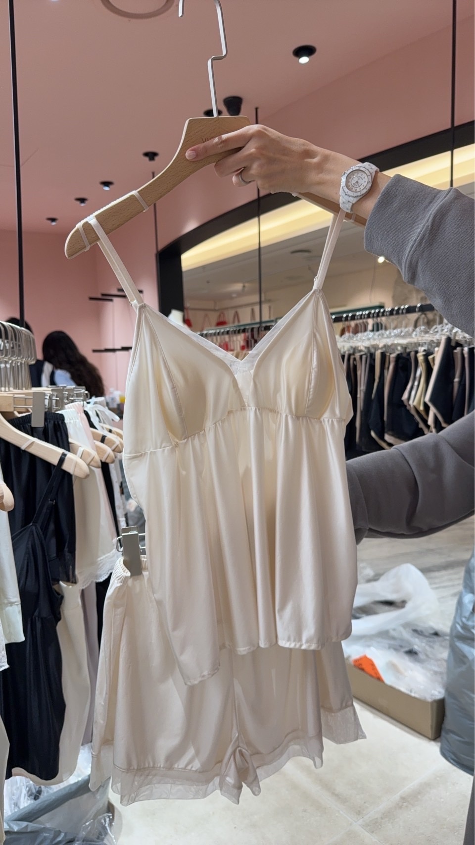 【韓國連線款】舒服絲感成套睡衣（背心+短褲）