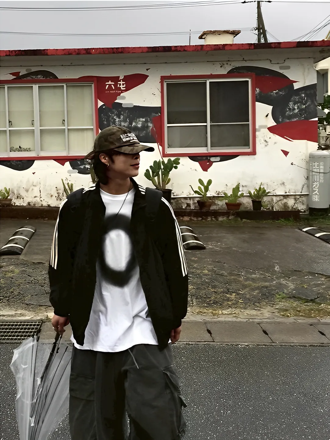 LIZI 噴漆 設計 寬鬆 落肩 短袖