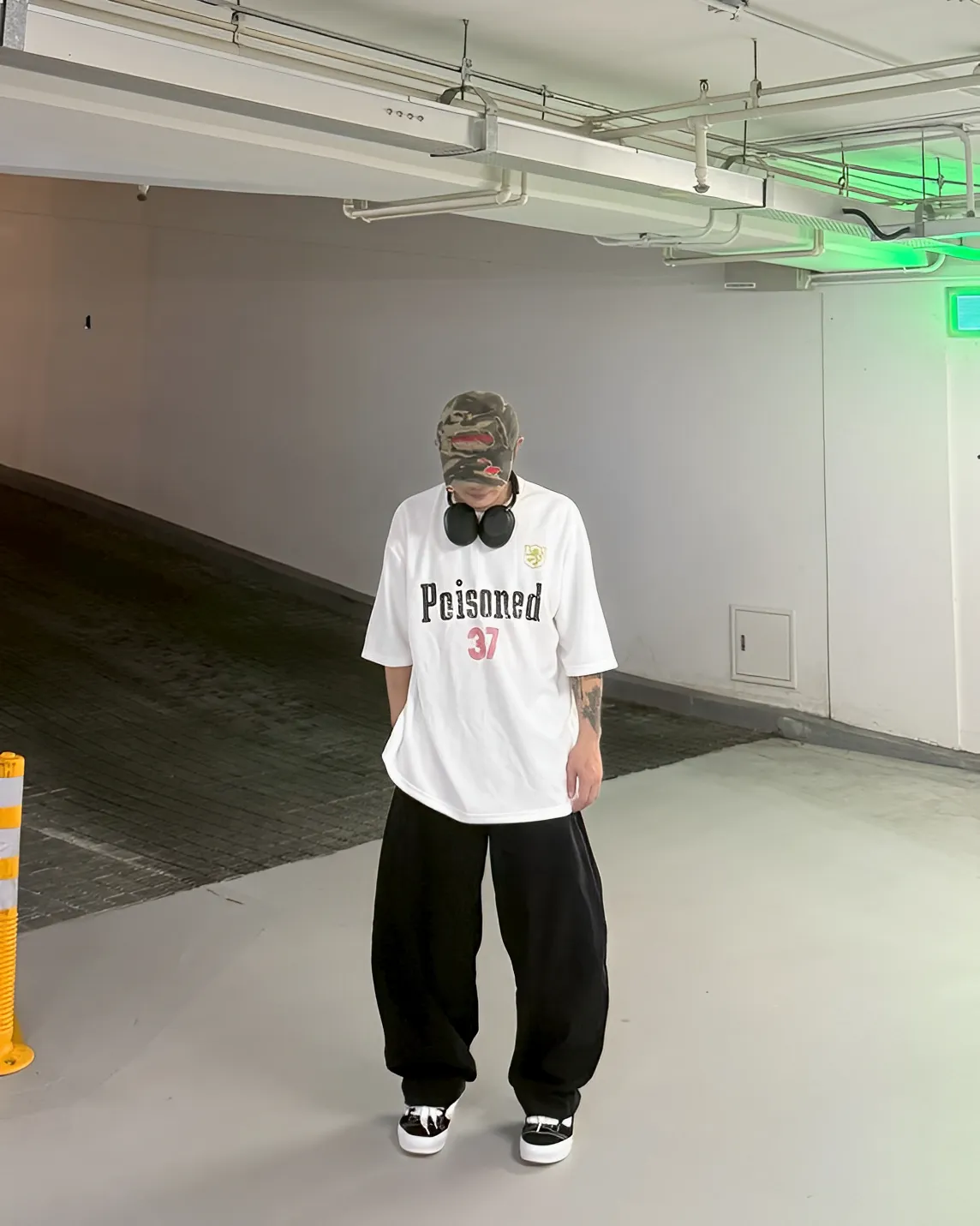Poisoned 英文 設計 寬鬆 短袖