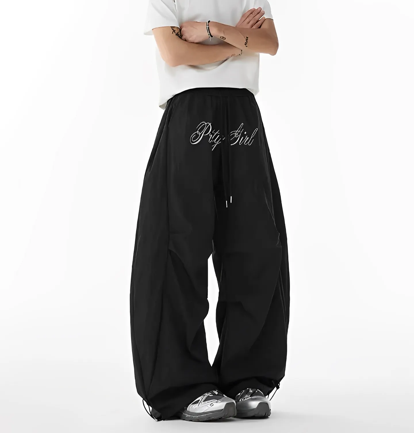 草寫 英文 傘兵 皺褶 彎刀 風褲