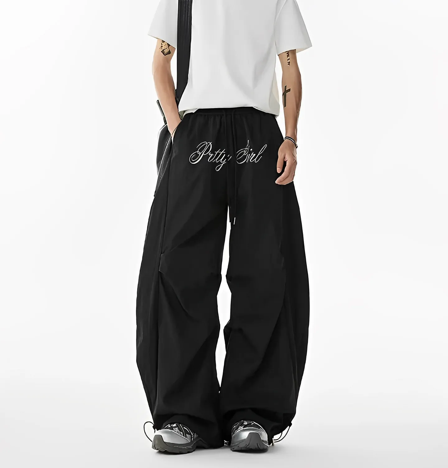 草寫 英文 傘兵 皺褶 彎刀 風褲