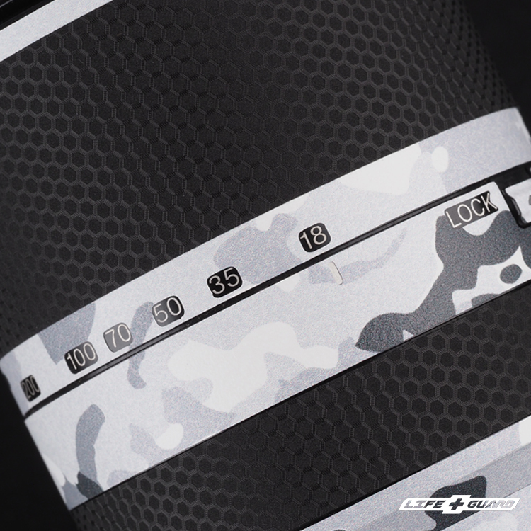 SONY E 18-200mm F3.5-6.3 OSS LE 貼膜質感特寫，LIFE+GUARD 野戰雪地迷彩設計