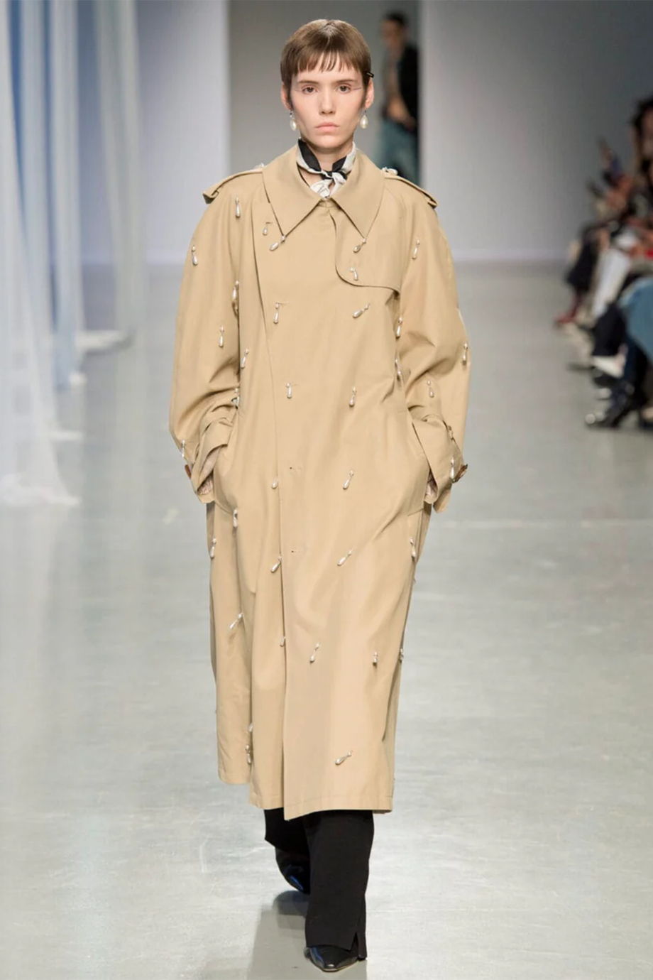 KIMHEKIM｜PEARL DROP 珍珠水滴綴飾風衣外套