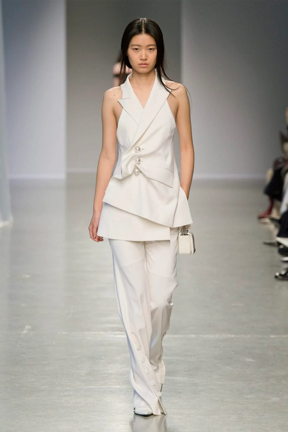 KIMHEKIM｜VENUS 珍珠釦飾不對稱背心上衣