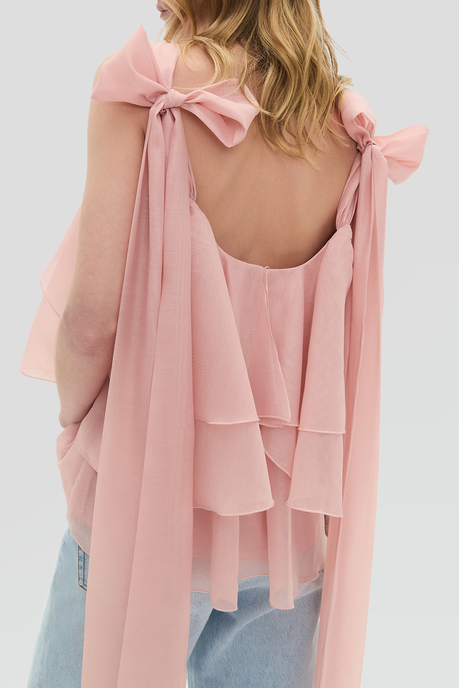 Aje｜ERIN V領繫帶不對稱層次上衣