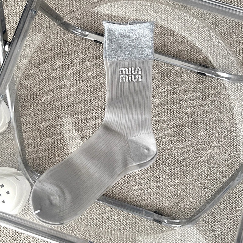 薄款miu 風玻璃絲中筒襪