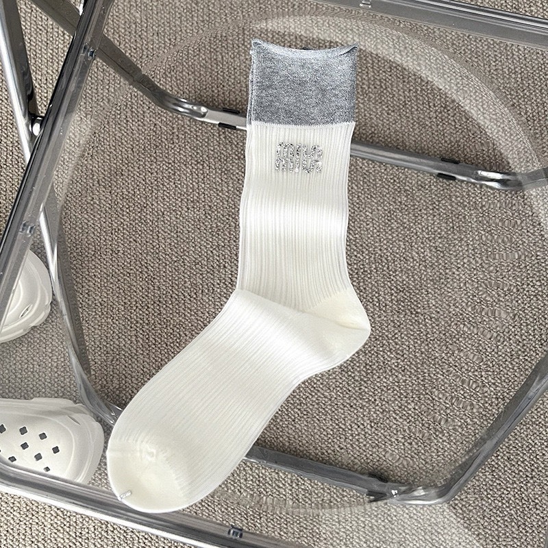 薄款miu 風玻璃絲中筒襪