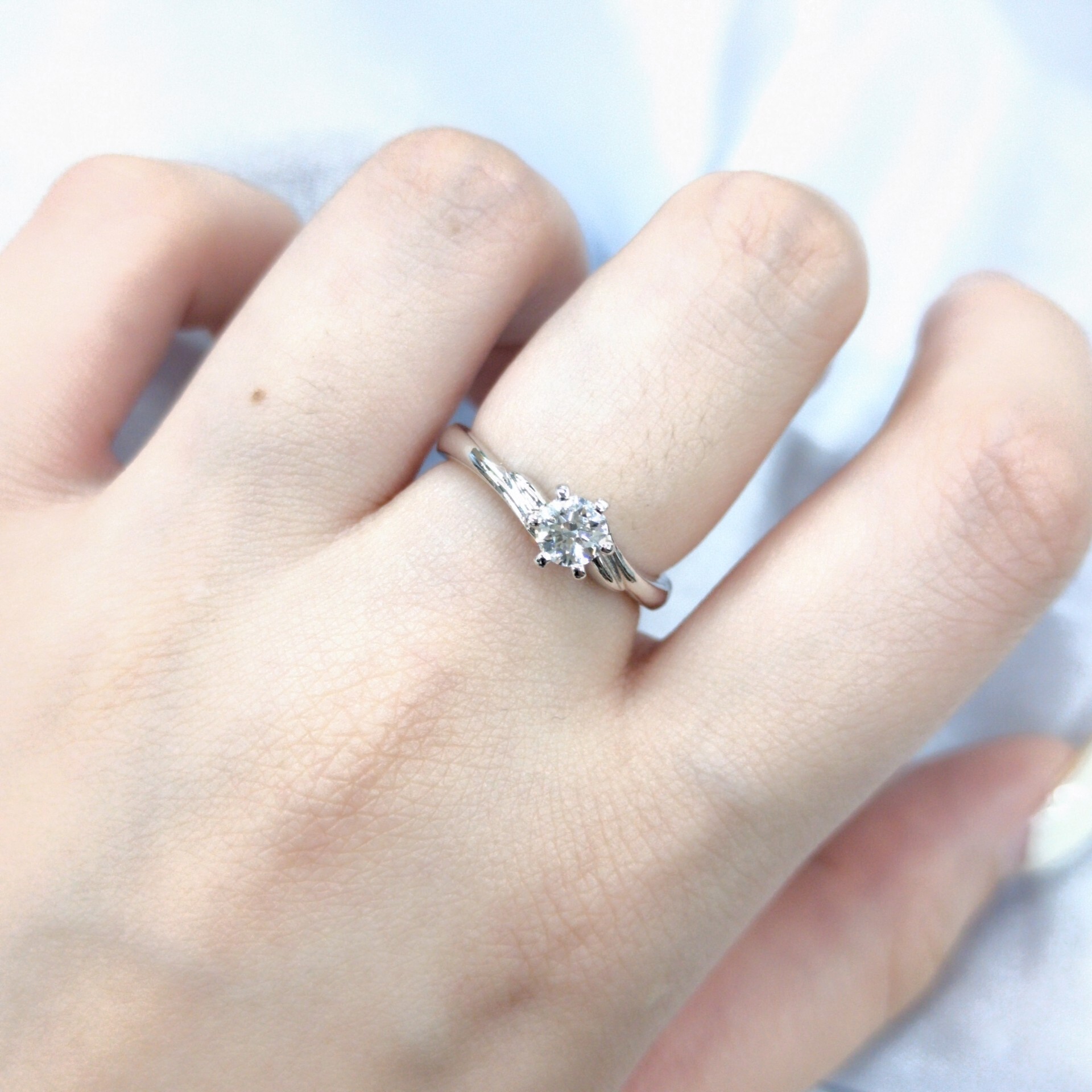 18K White Gold 0.30ct Solitaire Diamond Ring