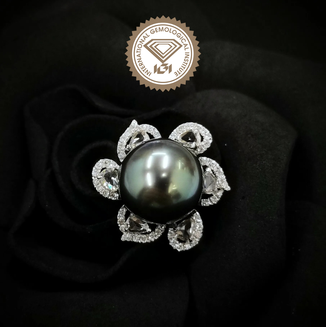 18K White Gold 1.09ct Diamond and Pearl Ring