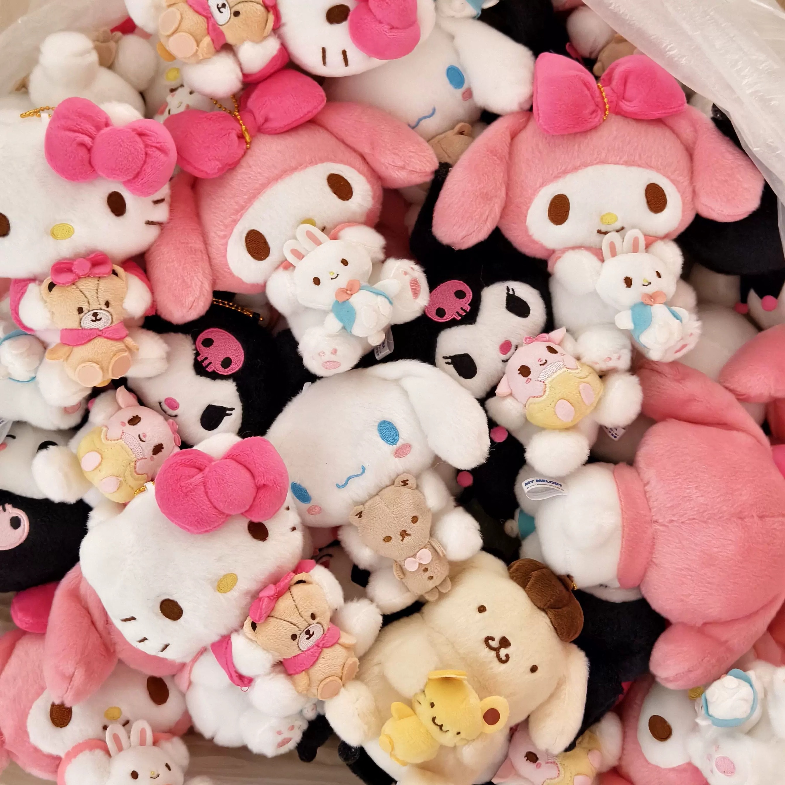 SANRIO 三麗鷗 HEELO KITTY 抱抱好朋友 抱熊 抱動物 絨毛 吊飾