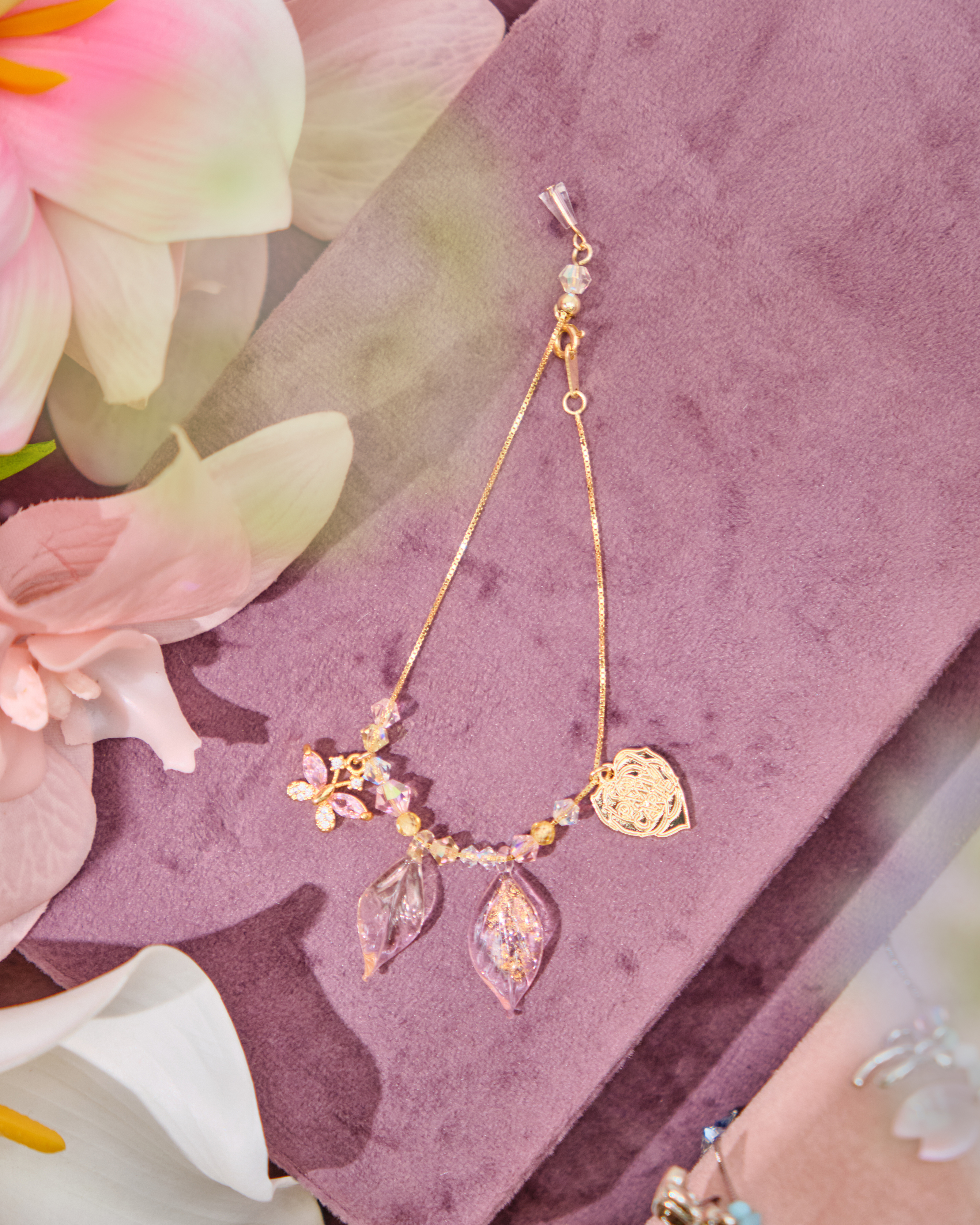 12554 BLOSSOM Exclusive Glass Petal Gold-Plated Stretch Bracelet