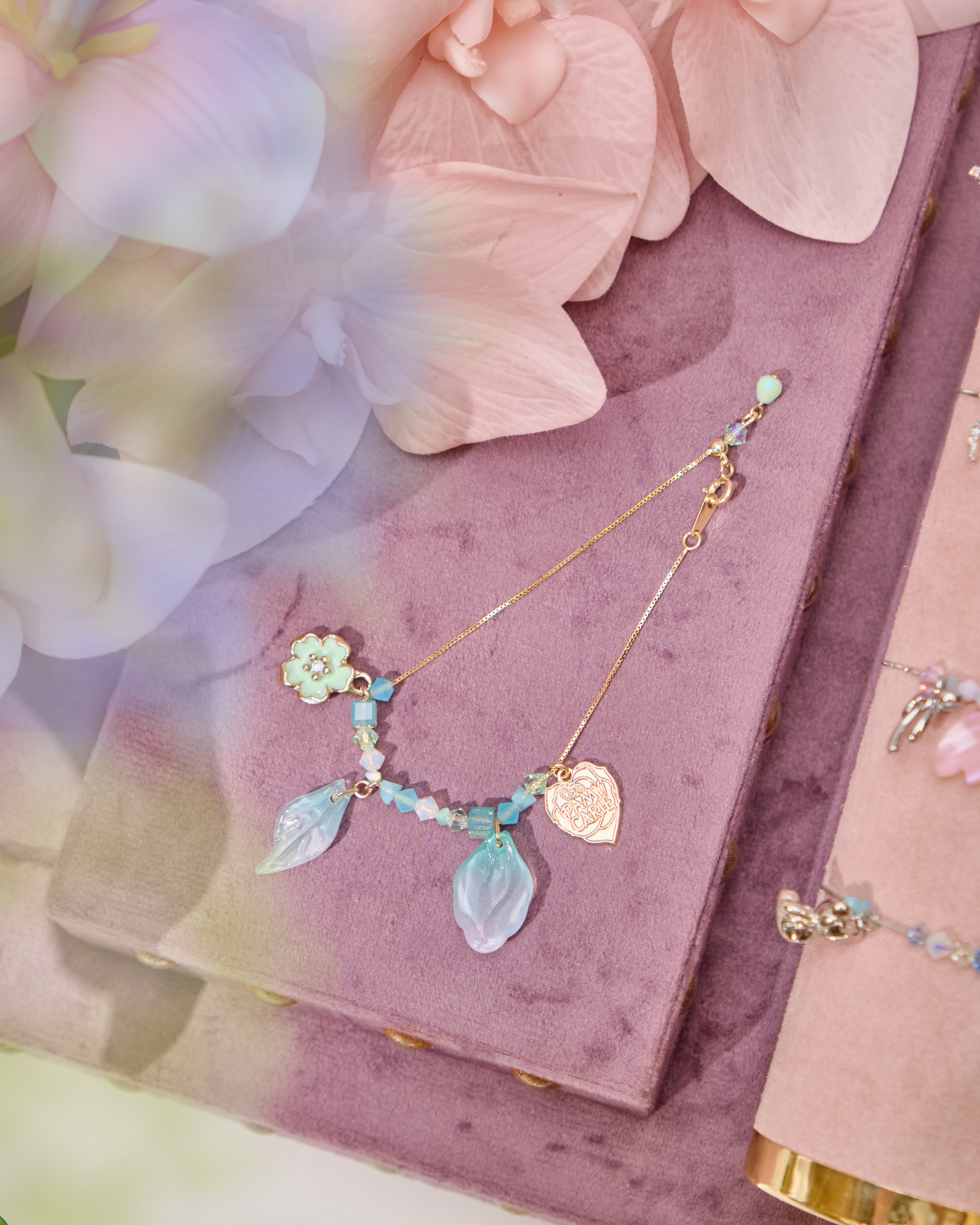 12556 BLOSSOM Exclusive Glass Petal Gold-Plated Stretch Bracelet