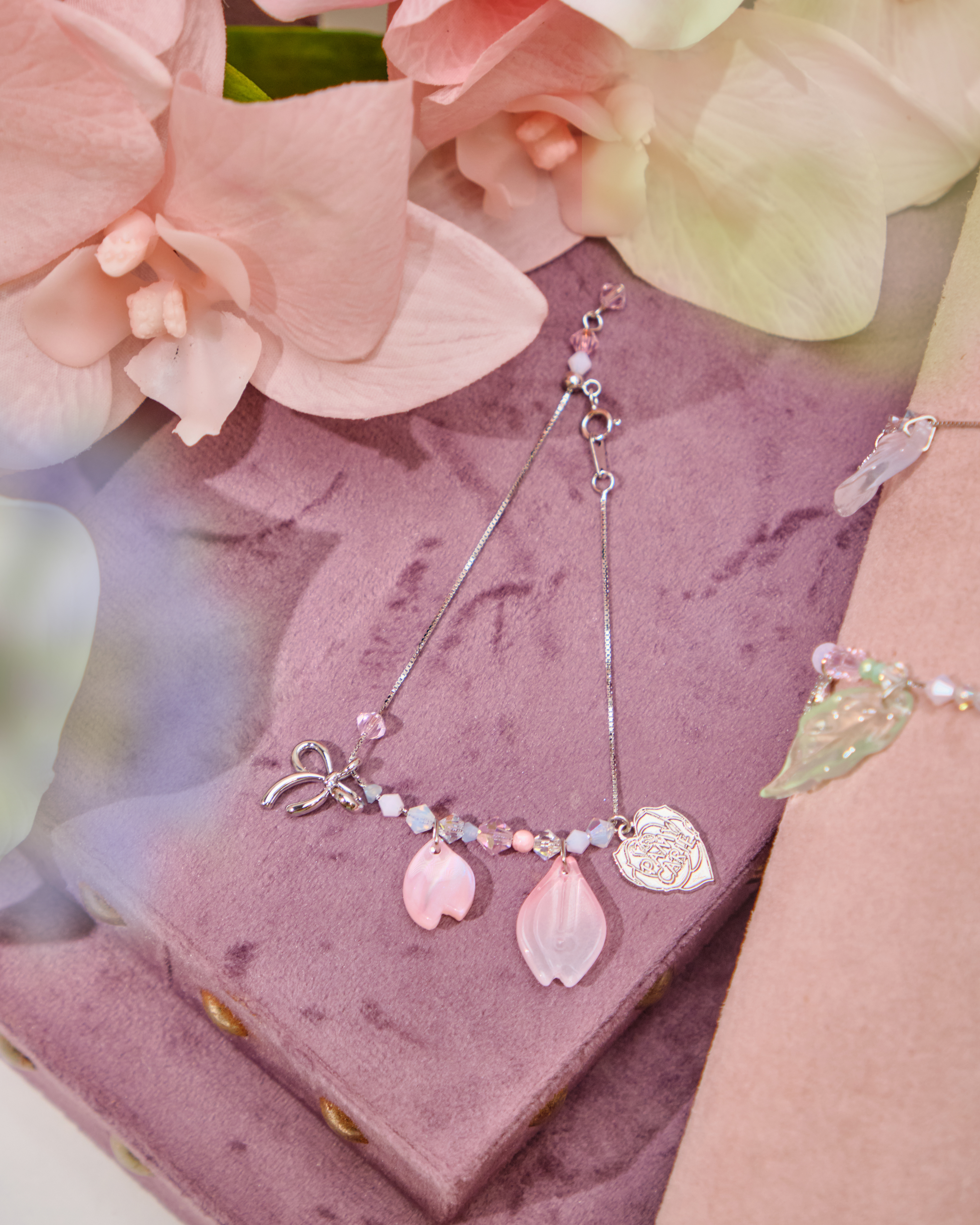 12560 BLOSSOM Exclusive Glass Petal Silver-Plated Stretch Bracelet