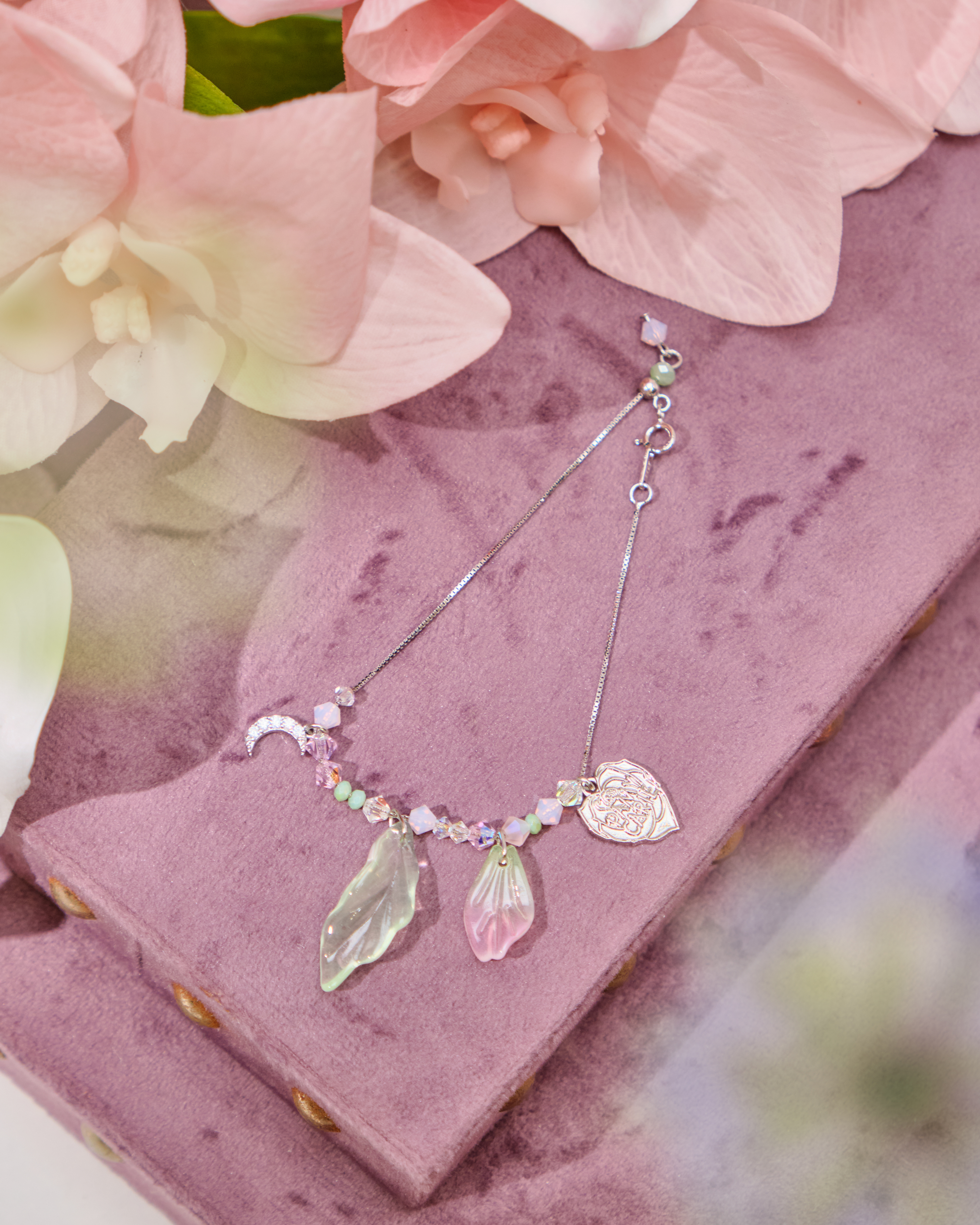 12562 BLOSSOM Exclusive Glass Petal Silver-Plated Stretch Bracelet