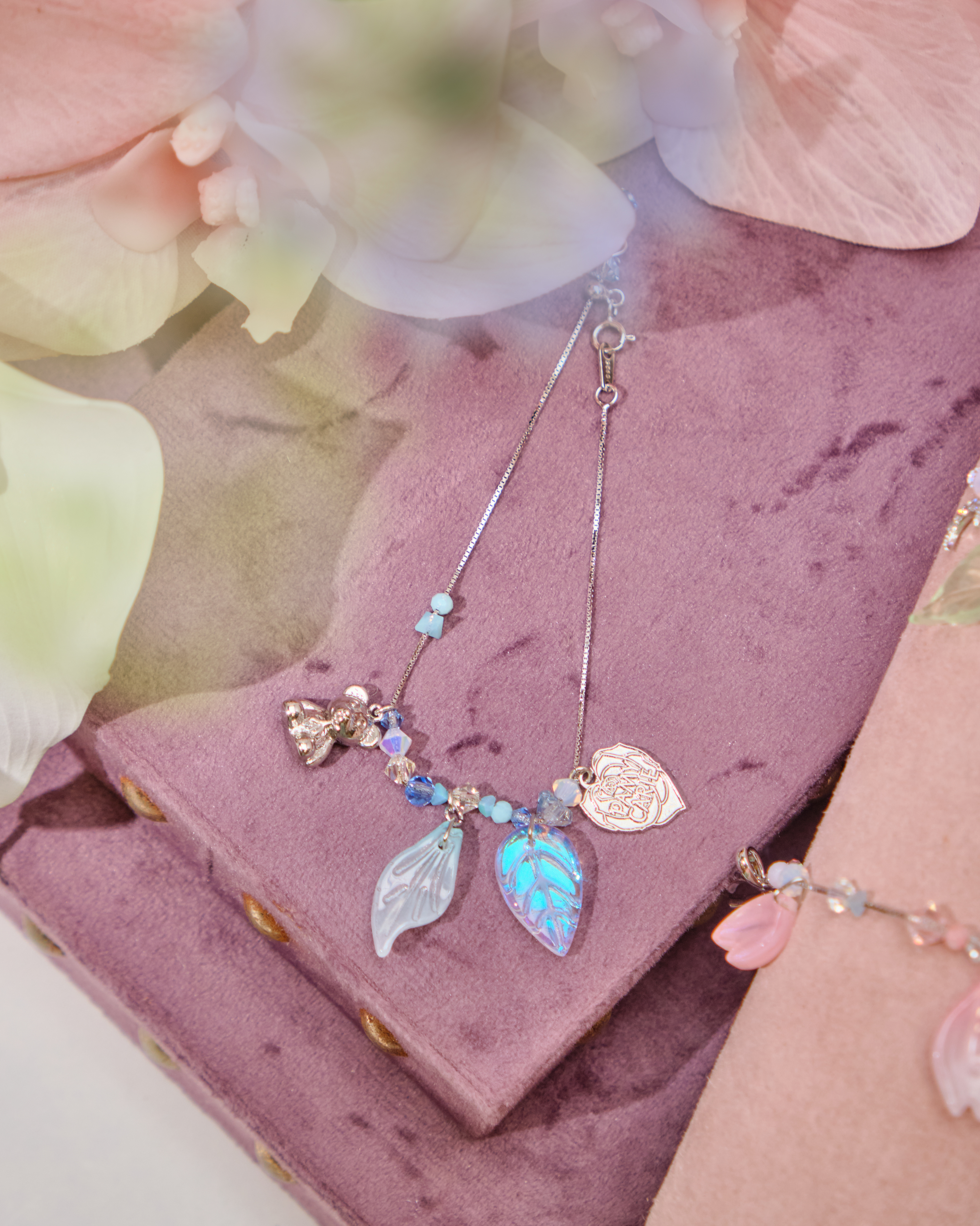 12558 BLOSSOM Exclusive Glass Petal Silver-Plated Stretch Bracelet