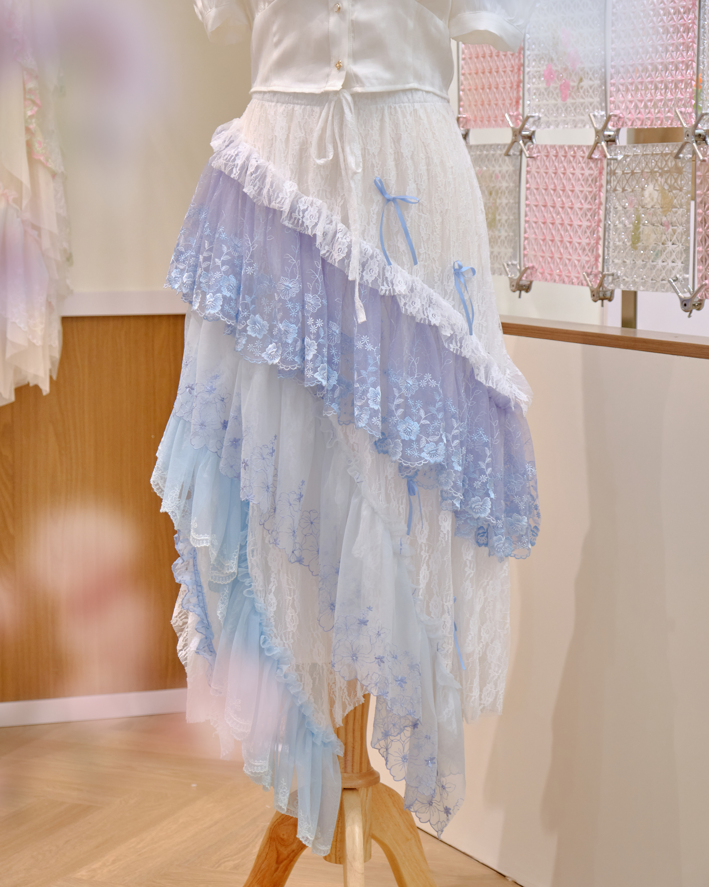 12637 Spiral Pattern Layered Lace Skirt