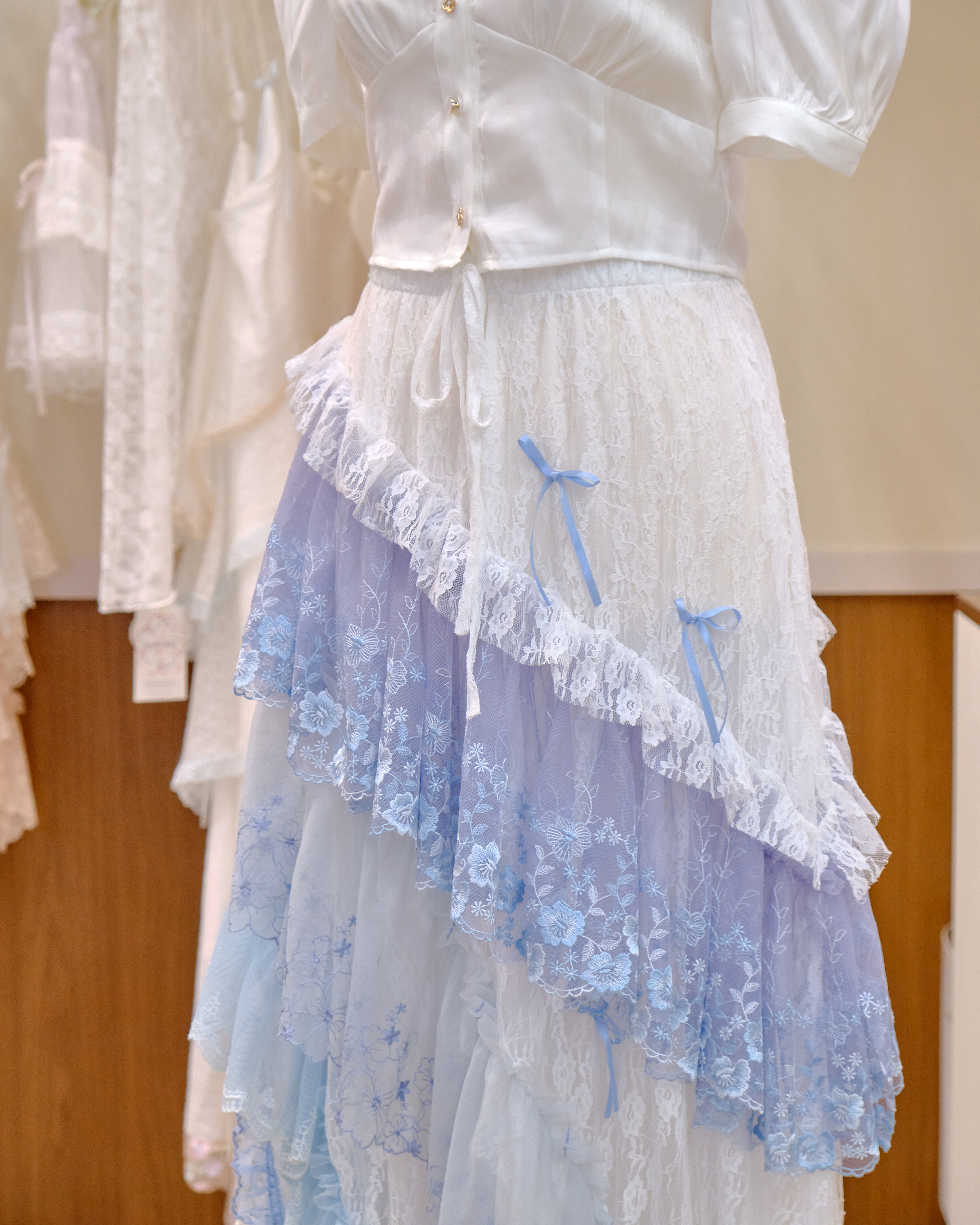 12637 Spiral Pattern Layered Lace Skirt