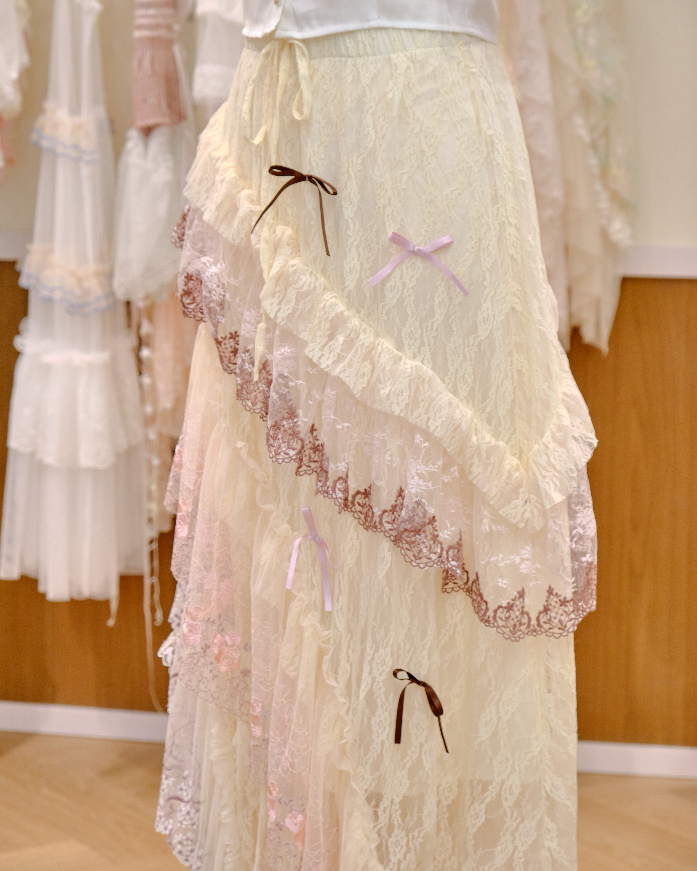 12635 Spiral Pattern Layered Lace Skirt