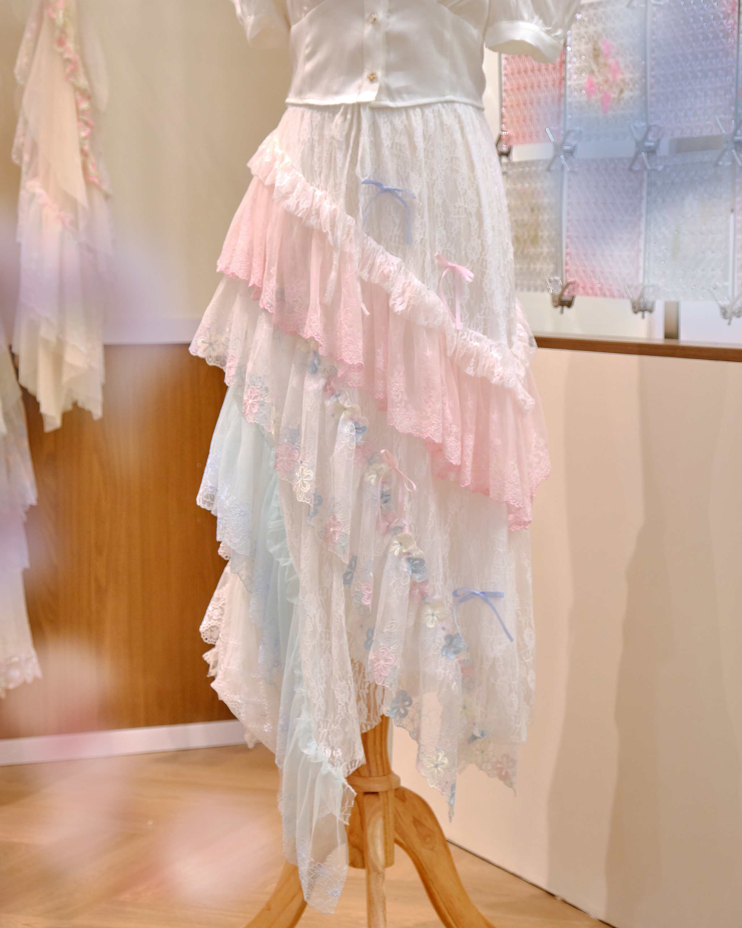 12632 Spiral Pattern Layered Lace Skirt