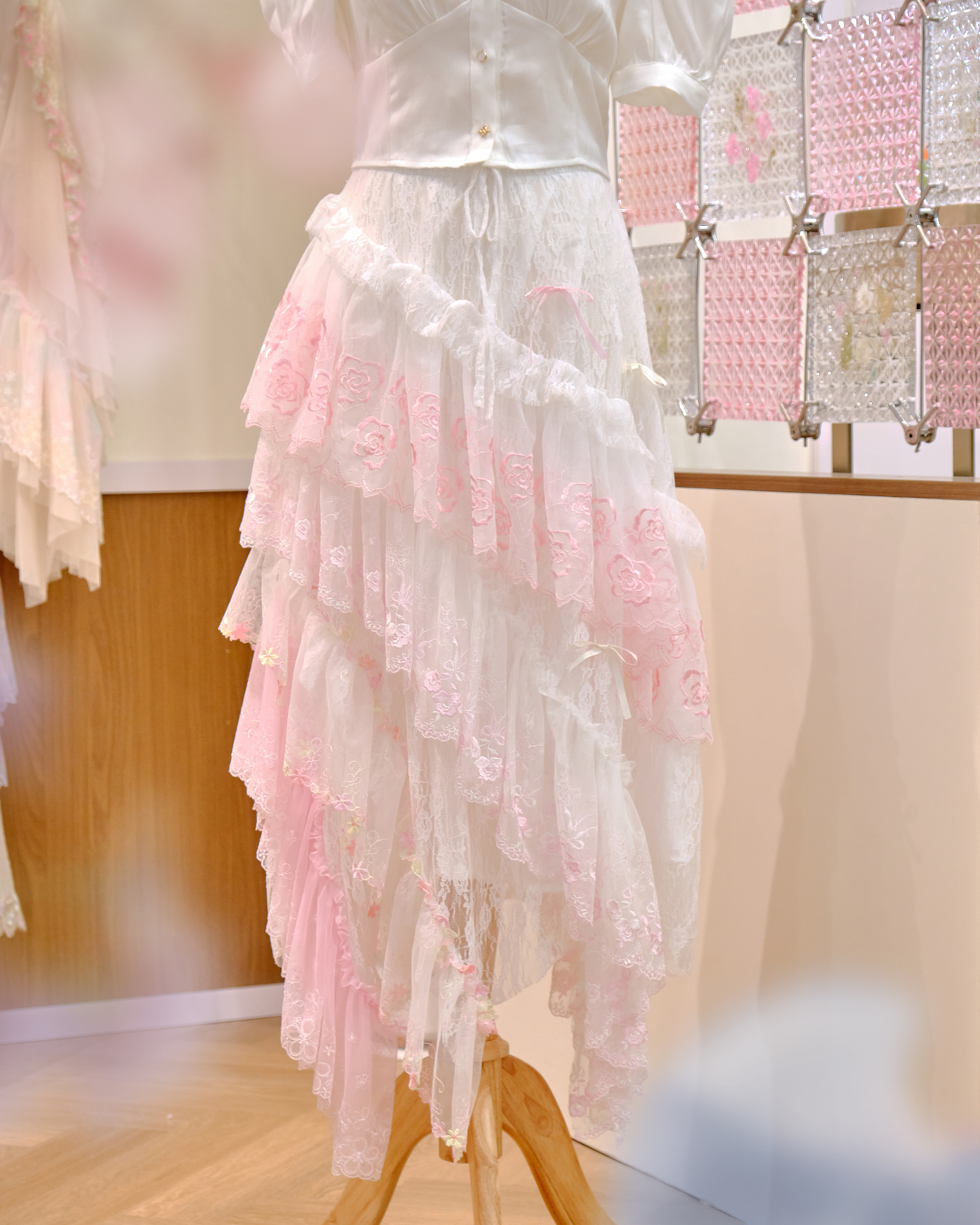 12633 Spiral Pattern Layered Lace Skirt