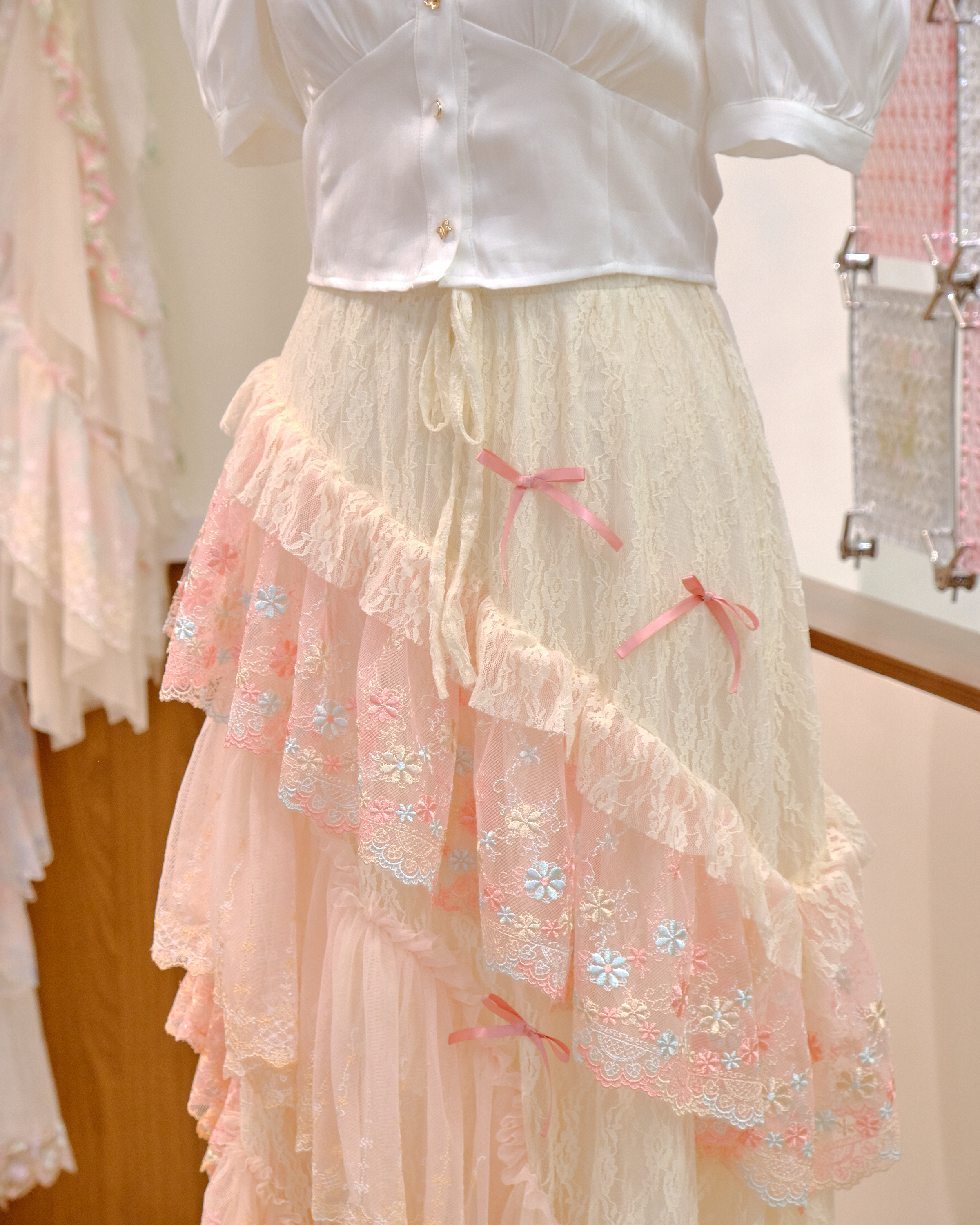 12634 Spiral Pattern Layered Lace Skirt