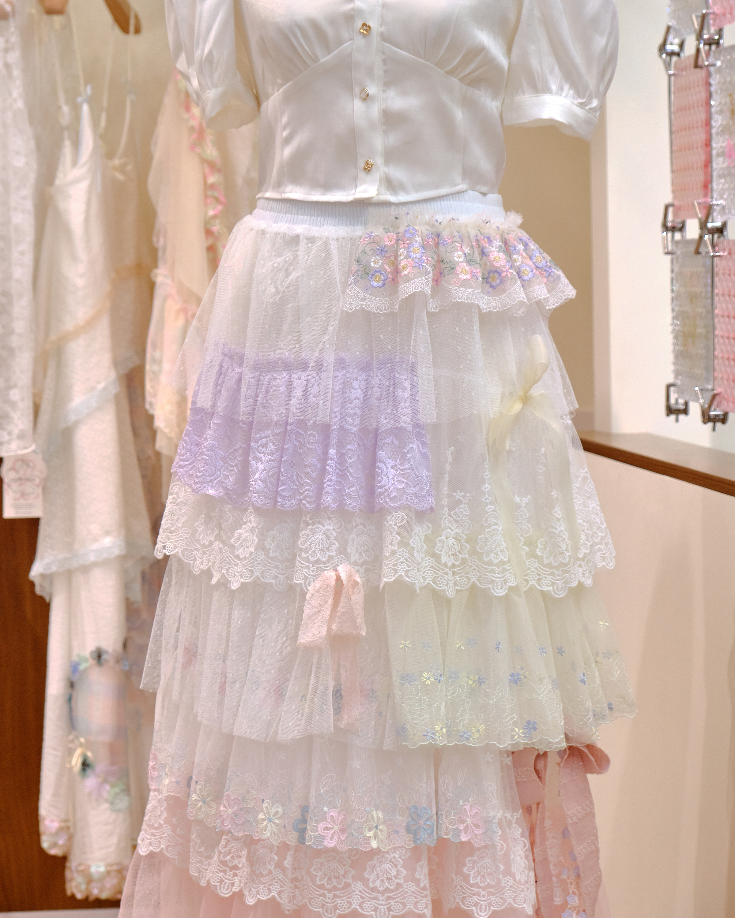 12622 Classic Layered Lace Cake Skirt