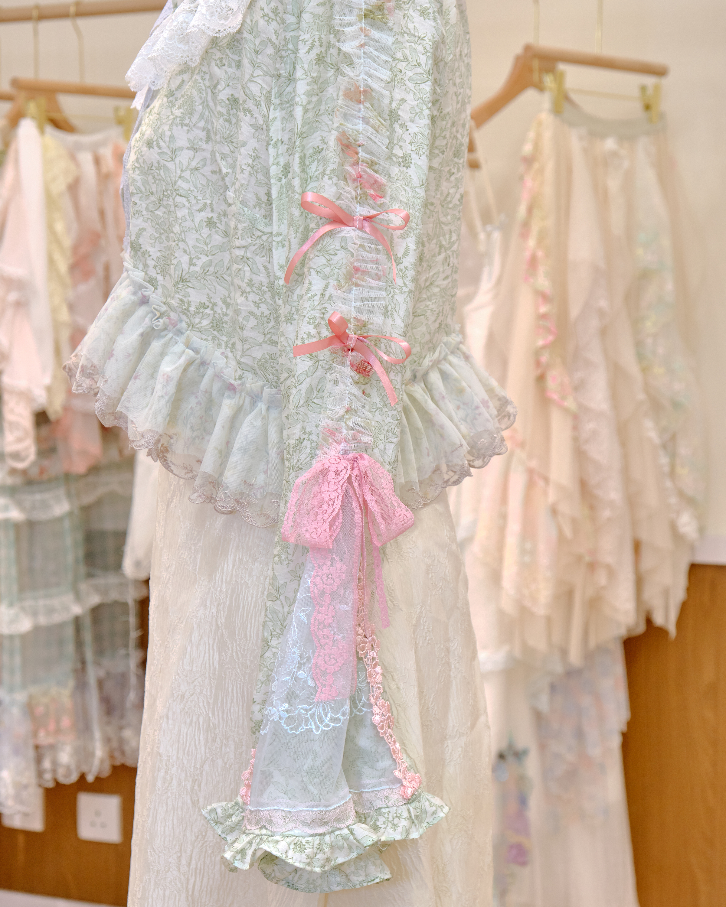 12594 Ruffle Ridge Flared Sleeve High-Waist Thin Jacket